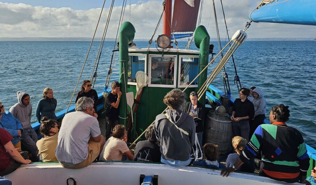 Photo de cérémonie à bord de Notre-Dame de Rumengol
