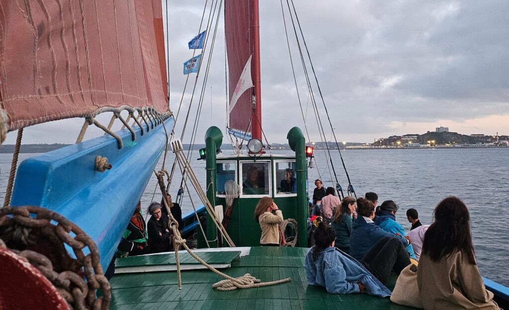 Funérailles en mer sur Notre-Dame de Rumengol
